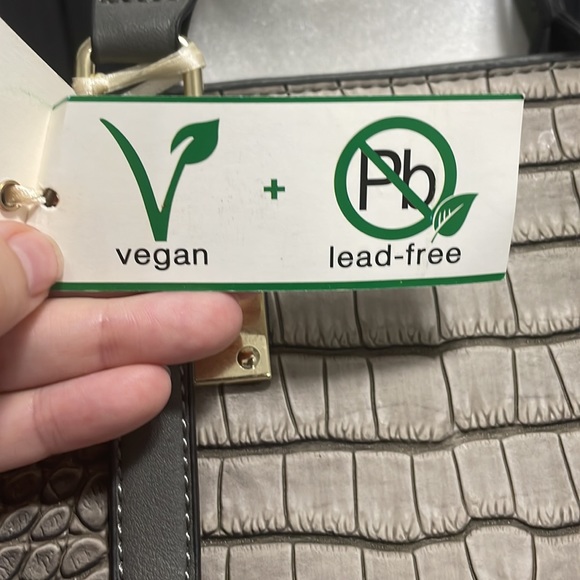 Isabelle | Vegan Handbag - Picture 3 of 9